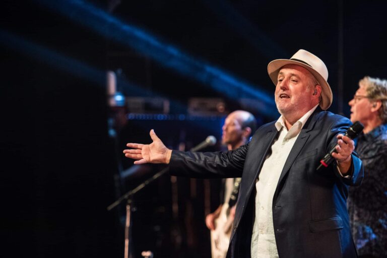 Neighbours & Friends – Kom Igen